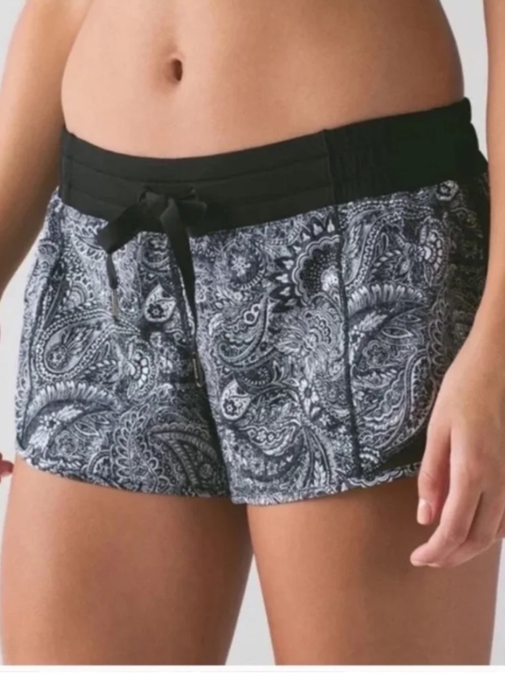 Lululemon Hotty Hot Shorts Mini Antique Paisley 4